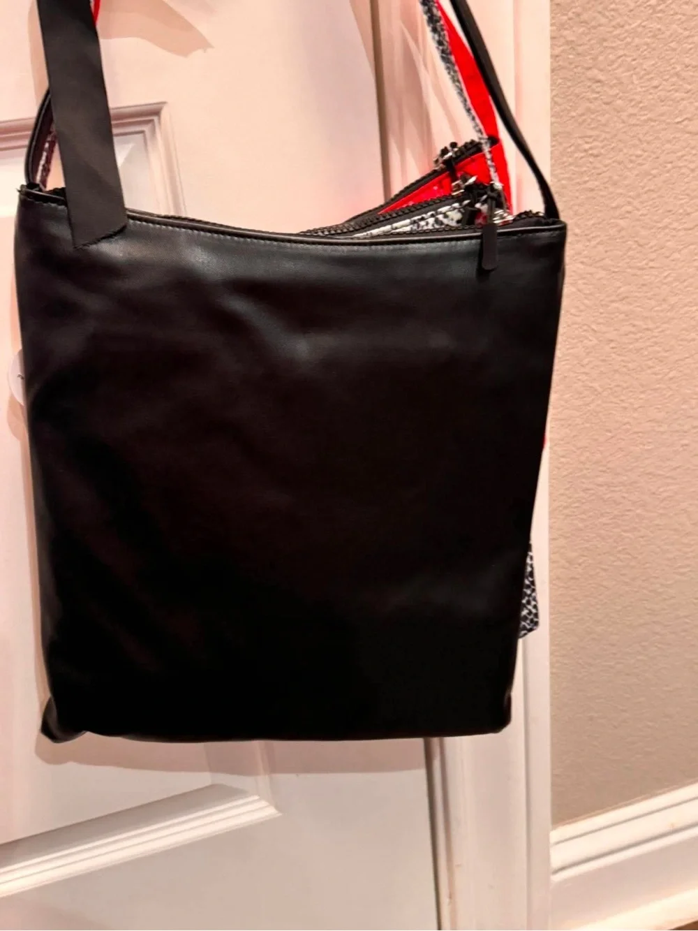 Tahari modern use bold